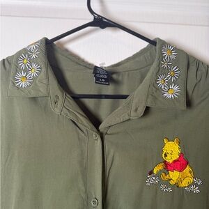 Women’s Disney Winnie the Pooh Embroidered Olive Grn button blouse tie front LRG